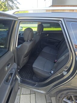 Kia ceed SW 1,6 CRDI - 9