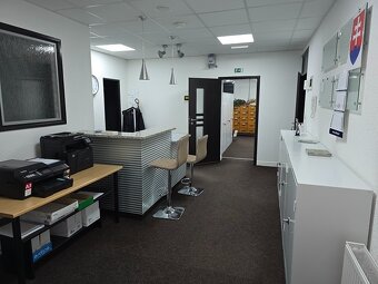 Prenájom 159m2 na prízemí s parkovaním v centre mesta. - 9