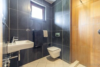 Dvojpodlažný rodinný dom, obec Sokoľ - 9