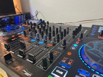 DENON MCX 8000 - 9