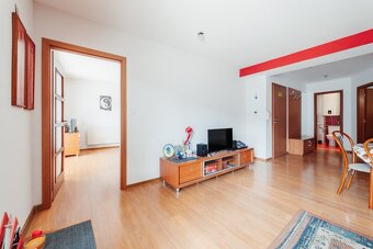 Priestranný 2 izbový byt - s veľkoformátovími oknami - 9