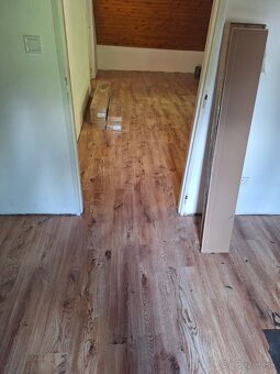 Pokládka podlahy, maliarske práce a tapetovanie - 9