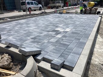 STAVEBNY PRACOVNIK EXTERIER - 9