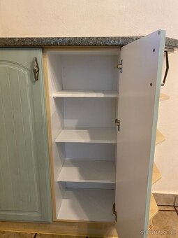 Moderná kuchynská linka so spotrebičmi - 9