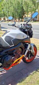 Yamaha MT 09 AKRAPOVIČ - 2020 - 9
