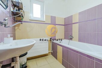 Ponúkame na Predaj - Priestranný Rodinný dom, slnečný  pozem - 9