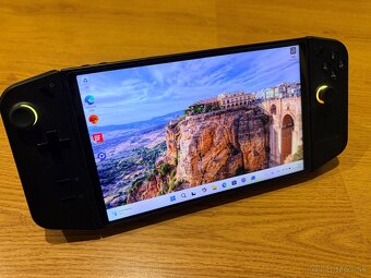 Lenovo LEGION GO - 9