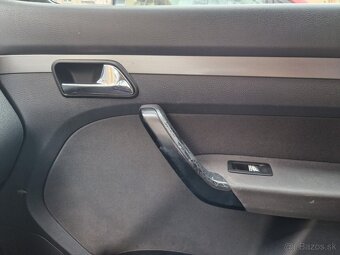 VW Touran 2L TDi 103kW r. 2004 - 9
