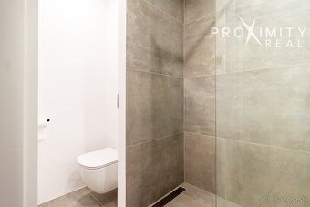 Štýlový 2-izbový byt s balkónom na skvelej adrese - 9