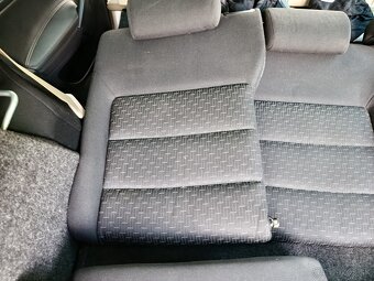 Predám sedačky škoda Octavia 2 combi - 9