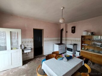 PREDAJ: Starší vidiecky dom s veľkým pozemkom a vínnou pivni - 9