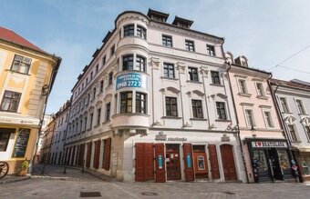 Priestory na pešej zóne v krásnej historickej budove, Michal - 9