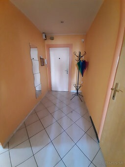 Prenájom 3-izbový byt, 76 m2, balkón, centrum Levice - 9