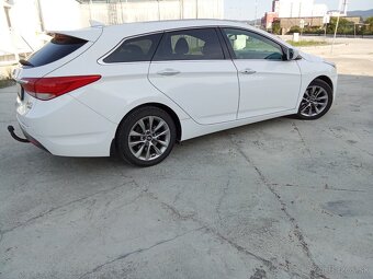 HYUNDAI i40 1.7 CRDi r.v 2014 - 9