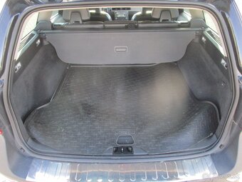 VOLVO XC70 2,4D5 151kw AWD SUMMUM GPS Radar 2011 - 9