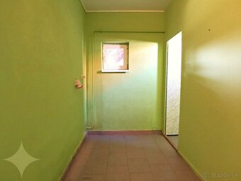 Čiastočne zrekonštruovaný rodinný dom v obci Dolinka - 9