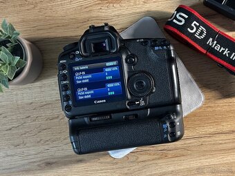 Canon 5D Mark II + grip + 2x batéria (super stav) - 9