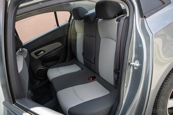 Chevrolet Cruze 1.6 16V LS - 9