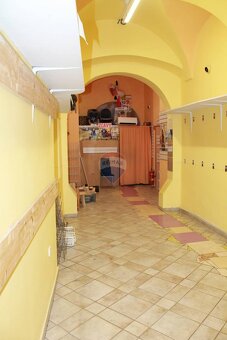 Prenájom obchodných priestorov na Dolnej ulici v Banskej Bys - 9