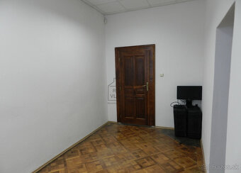 ✔️ 2 prepojené kancelárske miestnosti s parkovaním. - 9