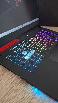 Asus ROG Strix - 9