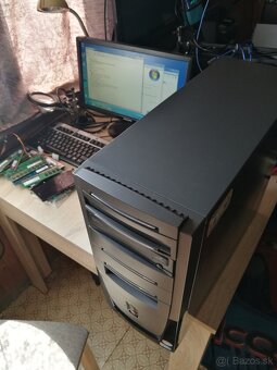 PC Intel Pentium DualCore. 2 X 250 GB. 4 GB. Windows 7. - 9