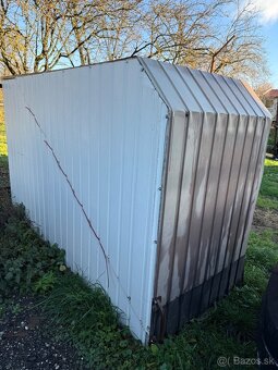 Plechová motogaráž so železnou konštrukciou - 9