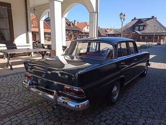 Mercedes-Benz E W110 200D - 9