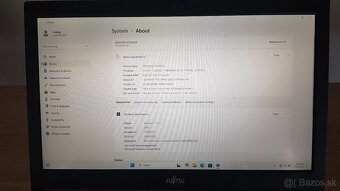 Notebook FUJITSU / i7 / 8GB / 256GB / 15.6" - 9