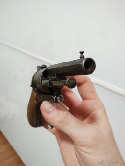 Starožitný malý historický revolver LEFAUCHEUX z roku 1870 - 9