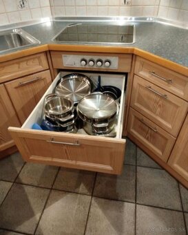 Velká kuchyňská linka z masivu s vestavěnými spotřebiči,5603 - 9