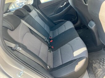Hyundai i30 Combi 1.5 DPI 80kw r. 2022 - 9