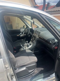 Predám nepojazdné auto Ford Galaxy Ghia - 9