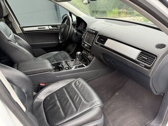 VW Touareg 3.0 tdi R line - 9
