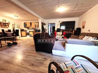 NA PREDAJ RD V ILIAVKE S POZEMKOM 1843 M2, ALEBO RD S... - 9