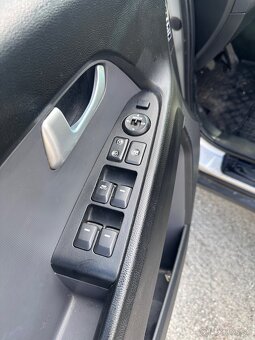 KIA Sportage 2.0 CRDi AWD - 9