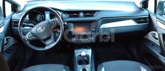 Toyota Avensis 1.8 Valvematic Active - 9