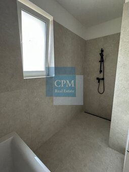 Ponúkame na predaj 4-izbový samostatný dom v časti Hviezdosl - 9