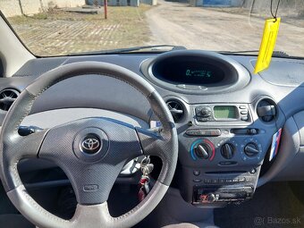 Toyota Yaris 1.0 VVT-i - 9