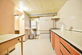 Rodinný dom, 3 podlažný 7-izbový, na tichom a vyhľadávanom m - 9