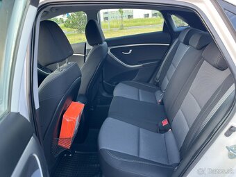 Predám Hyundai i30 1.4i MPI DOHC CVVT Comfort r. v. 2012 - 9