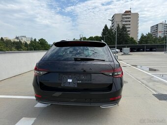 Škoda Superb Sportline Combi 2.0 TDI DSG - 9