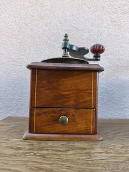 Veľké starožitné mlynčeky na kávu - 9