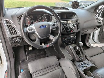 Ford Focus ST - 9