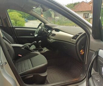 Renault Laguna III GrandTour 2.0DCi 110KW R.V.10/2009 M6 - 9
