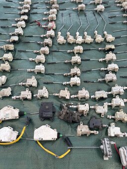 Motorčeky na ovládanie zámku nádrže - 9