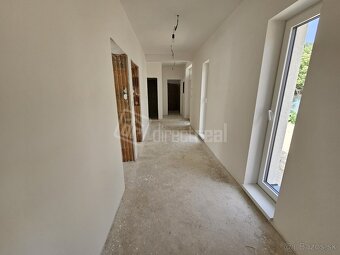 Moderný 4 izbový dom s terasou, prístreškom na auto, … - 9