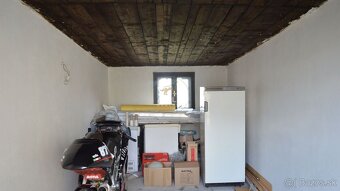 NA PREDAJ: 6-izb.,2-posch.,2-generačný RD s pozemkom 800m2 - - 9