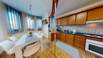 Rodinný dom s bazénom v tichej obci Staré - 9