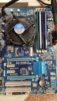 Predám základnú dosku Intel Gigabyte GA-H77-DS3H - 9